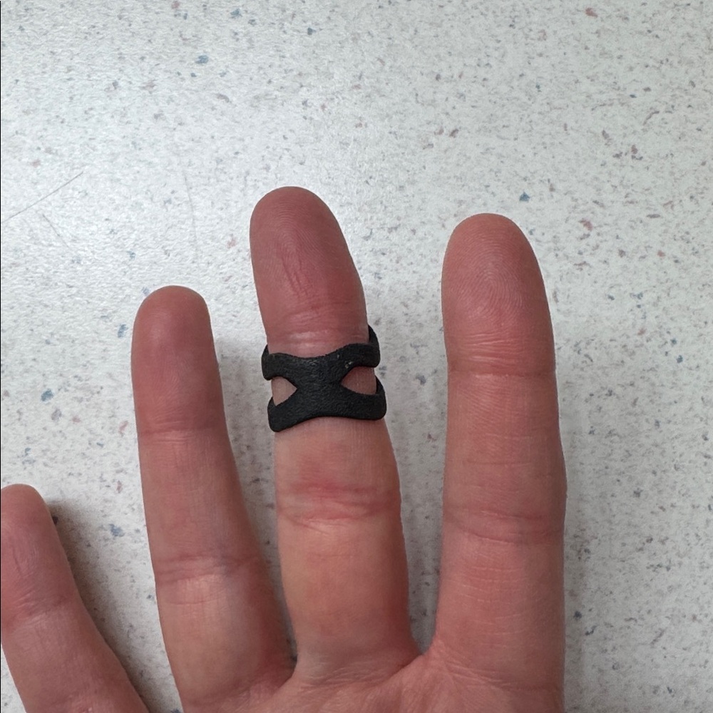 Rogue + Wolf Midi Ring - Picture 3 of 5